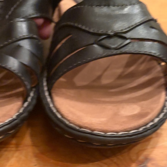 New in Box Earth Origins size 9 women’s Black Leather Sandals. Beautiful! - Picture 7 of 9